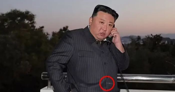 البقع على ملابس زعيم كوريا 