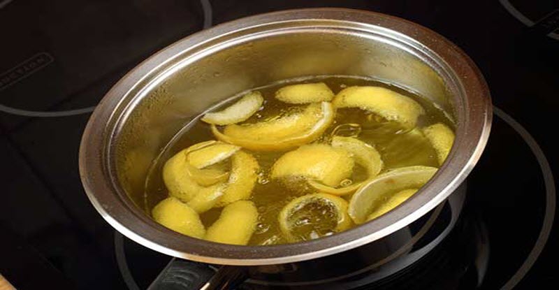 وضع الليمون في الماء الساخن