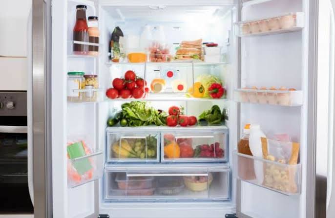 منها غلق الأبواب جيداً … نصائح هامة لترشيد استهلاك كهرباء الثلاجة خلال فصل الصيف